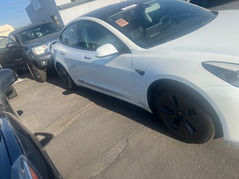 Used 2021 Tesla Model 3 Standard Range Plus image 2