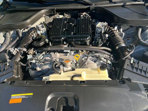 Used 2010 INFINITI G37 Journey w/ Premium Pkg image 4