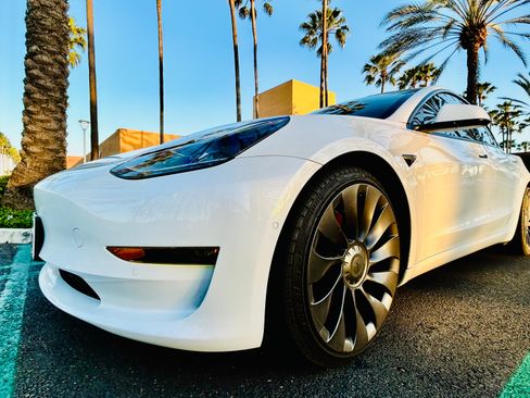 Used 2021 Tesla Model 3 Performance image 6