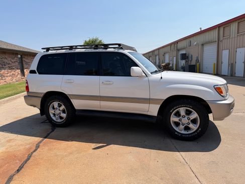 Used 2004 Toyota Land Cruiser AWD/4WD image 2