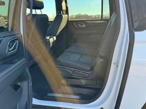 Used 2024 Chevrolet Suburban RST w/ Luxury Package image 15