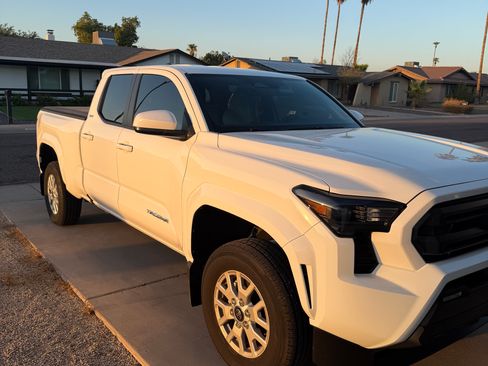 Used 2026 Toyota Tacoma SR5 AWD/4WD image 4