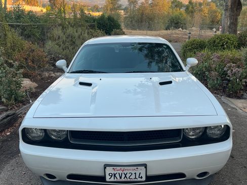 Used 2012 Dodge Challenger SXT image 6