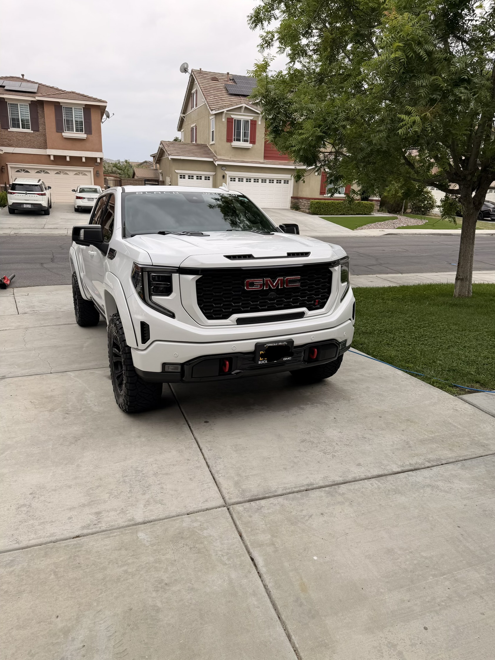Used 2022 GMC Sierra 1500 AT4 w/ AT4 Premium Package AWD/4WD image 4