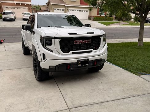 Used 2022 GMC Sierra 1500 AT4 w/ AT4 Premium Package AWD/4WD image 4