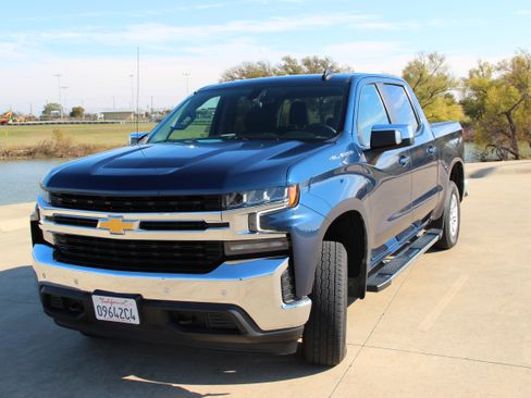 Used 2022 Chevrolet Silverado 1500 LT w/ Safety Package image 6