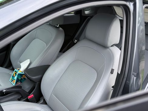 Used 2019 Hyundai Kona Limited FWD image 11