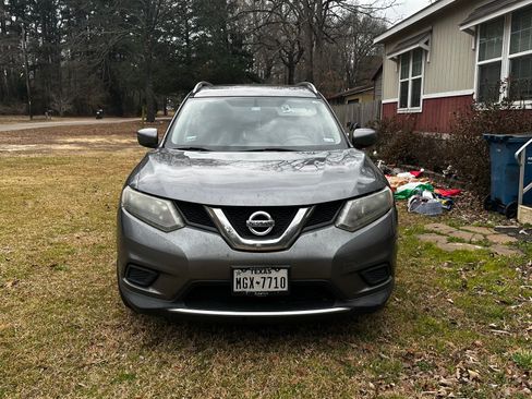 Used 2016 Nissan Rogue SV w/ SV Moonroof Package image 2