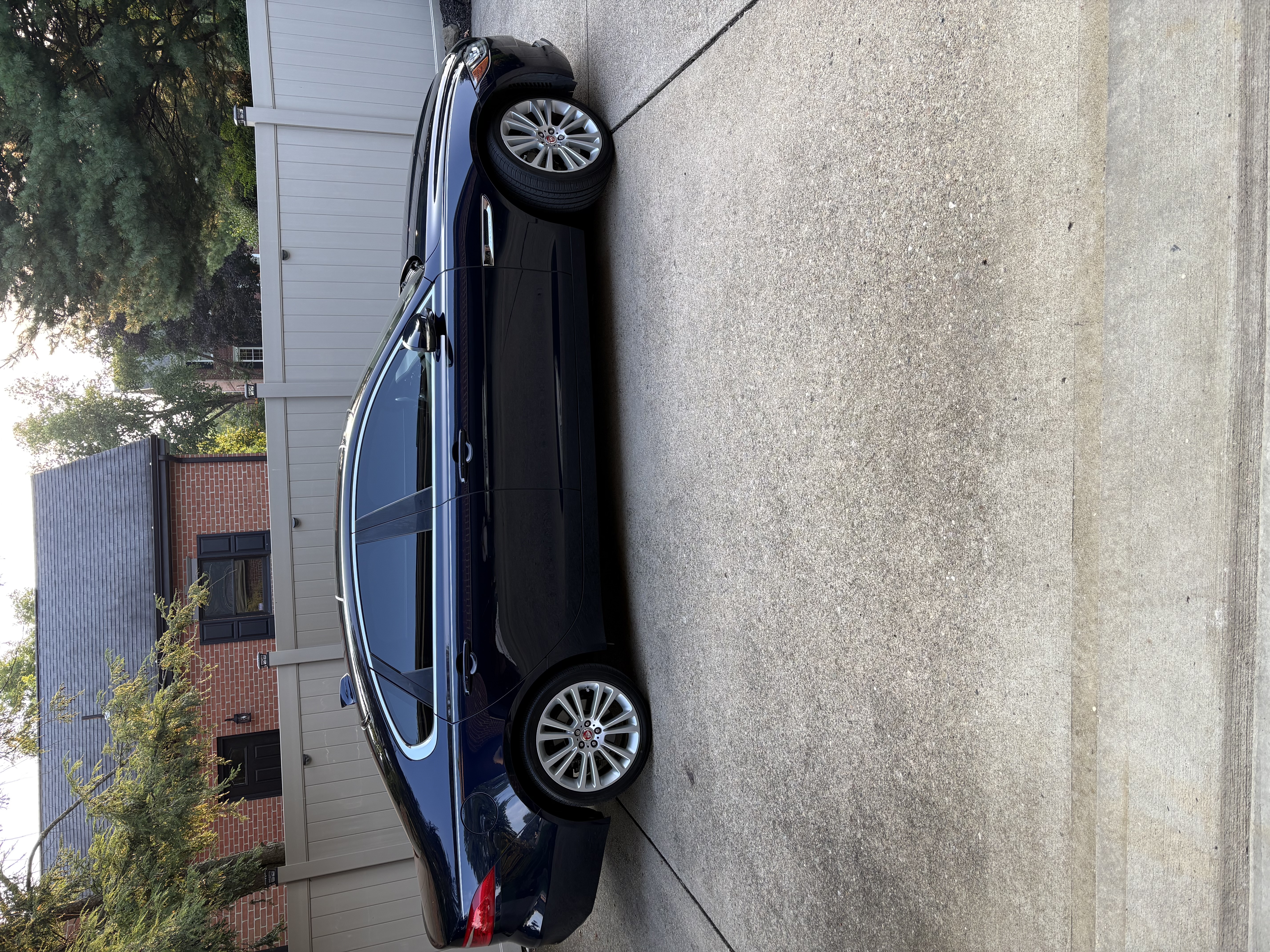 Used 2020 Jaguar XF Prestige AWD/4WD image 1