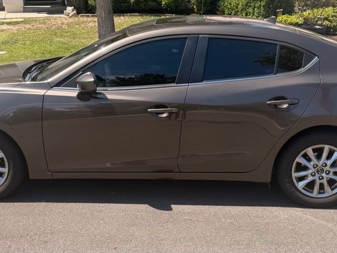 Used 2016 MAZDA MAZDA3 i Touring w/ Popular Equipment Package FWD image 6