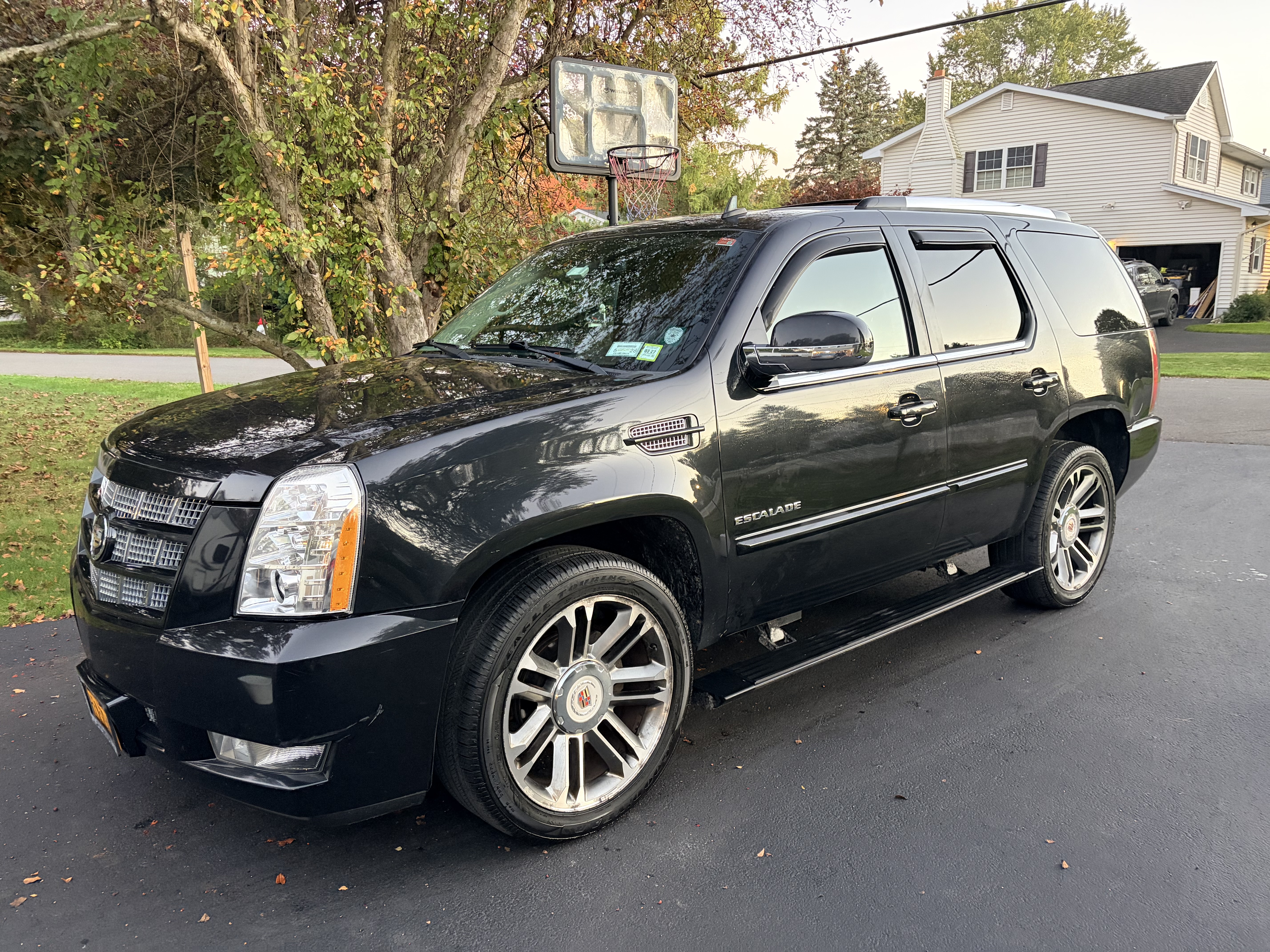 Used 2013 Cadillac Escalade Premium AWD/4WD image 1