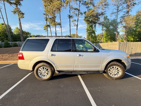 Used 2014 Ford Expedition XLT AWD/4WD image 1