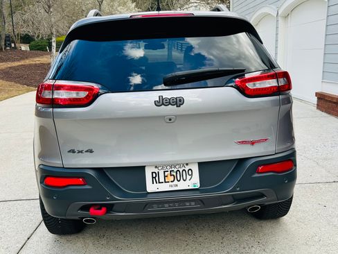 Used 2018 Jeep Cherokee Trailhawk w/ Quick Order Package 27L image 2