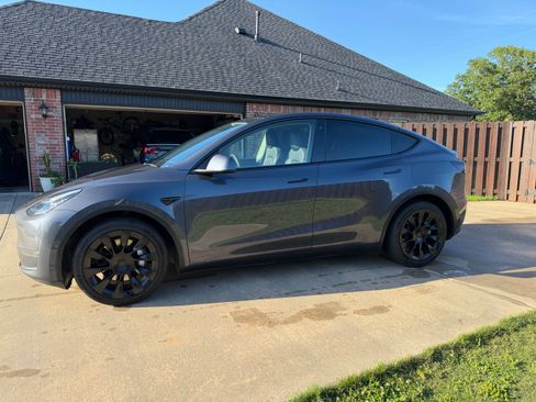 Used 2020 Tesla Model Y Long Range AWD/4WD image 4
