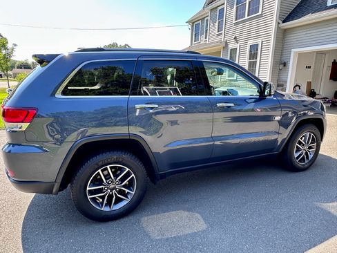 Used 2020 Jeep Grand Cherokee Limited AWD/4WD image 2