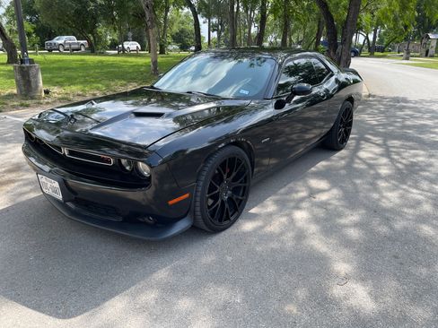 Used 2017 Dodge Challenger R/T RWD image 2