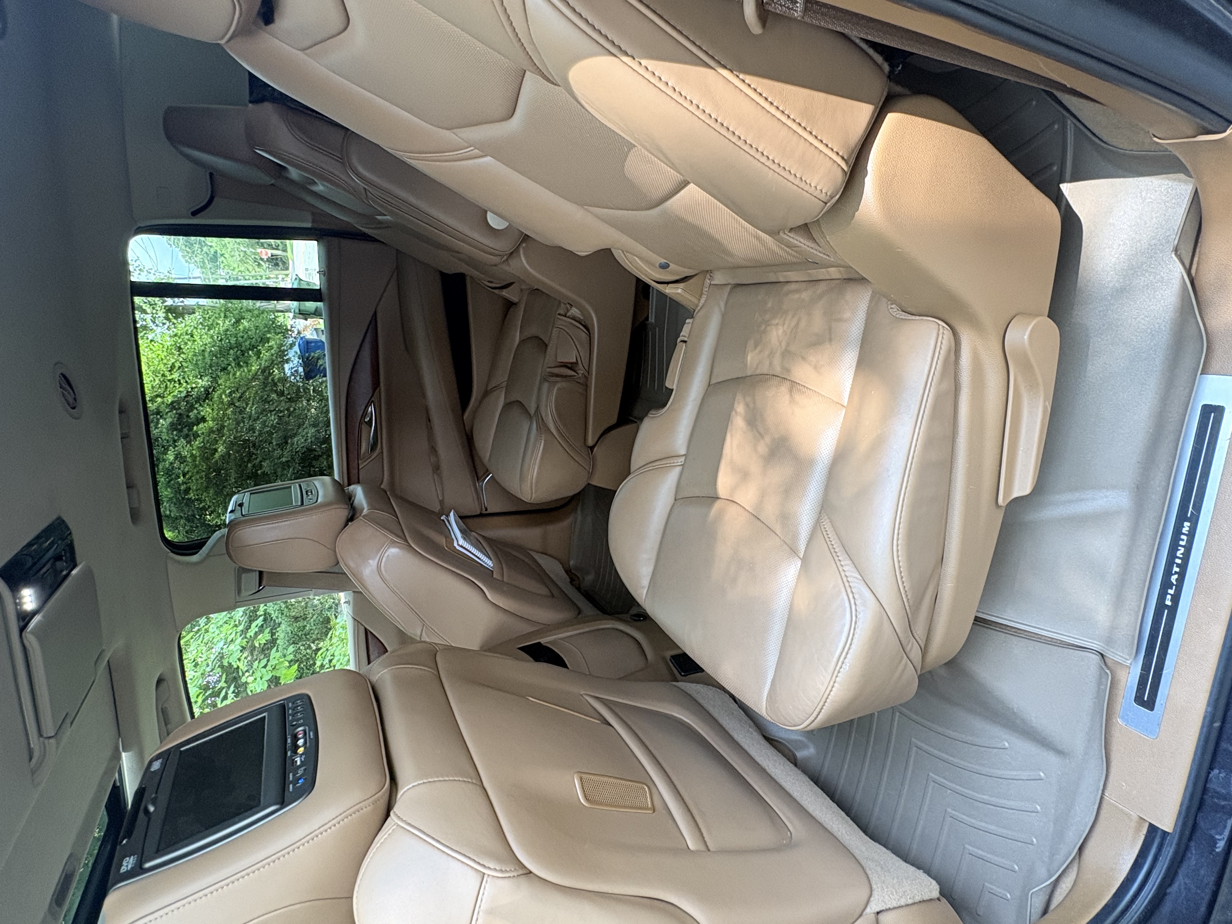 Used 2016 Cadillac Escalade ESV Platinum AWD/4WD image 11