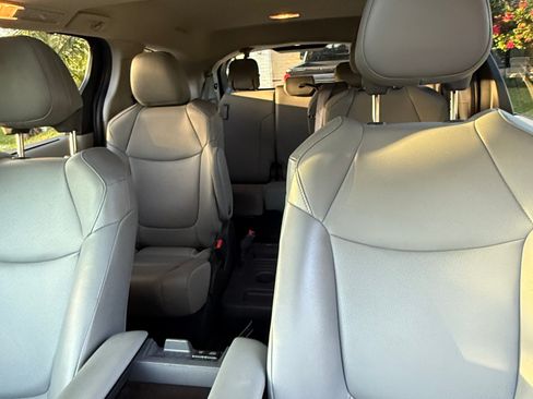 Used 2022 Toyota Sienna XLE image 16