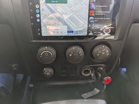 Used 2006 HUMMER H3 image 6