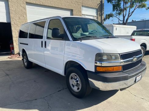 Used 2009 Chevrolet Express 3500 Passenger w/ LT Preferred Equipment Group image 9