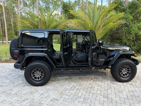 Used 2022 Jeep Wrangler Unlimited Rubicon w/ Xtreme Recon 35" Tire Package AWD/4WD image 32