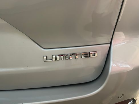 Used 2022 Jeep Grand Cherokee Limited w/ Luxury Tech Group II AWD/4WD image 4