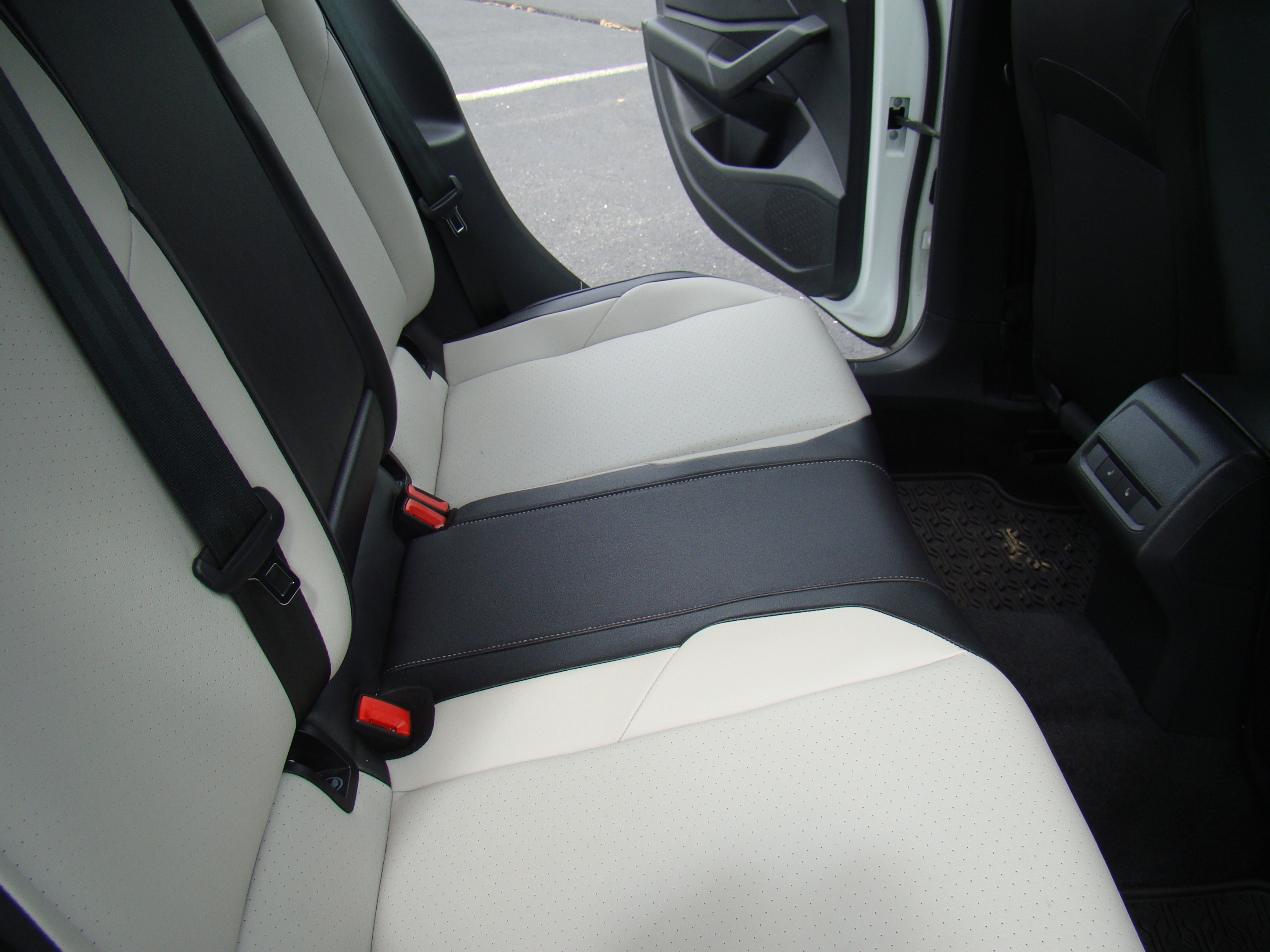 Used 2019 Volkswagen Jetta R-Line FWD image 18