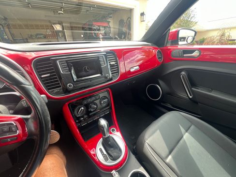 Used 2018 Volkswagen Beetle 2.0T SE image 12