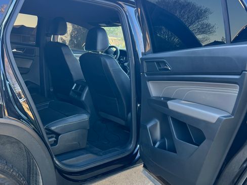 Used 2022 Volkswagen Atlas Cross Sport SE image 12