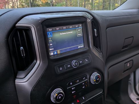 Used 2019 GMC Sierra 1500 4x4 Crew Cab w/ Convenience Package image 11