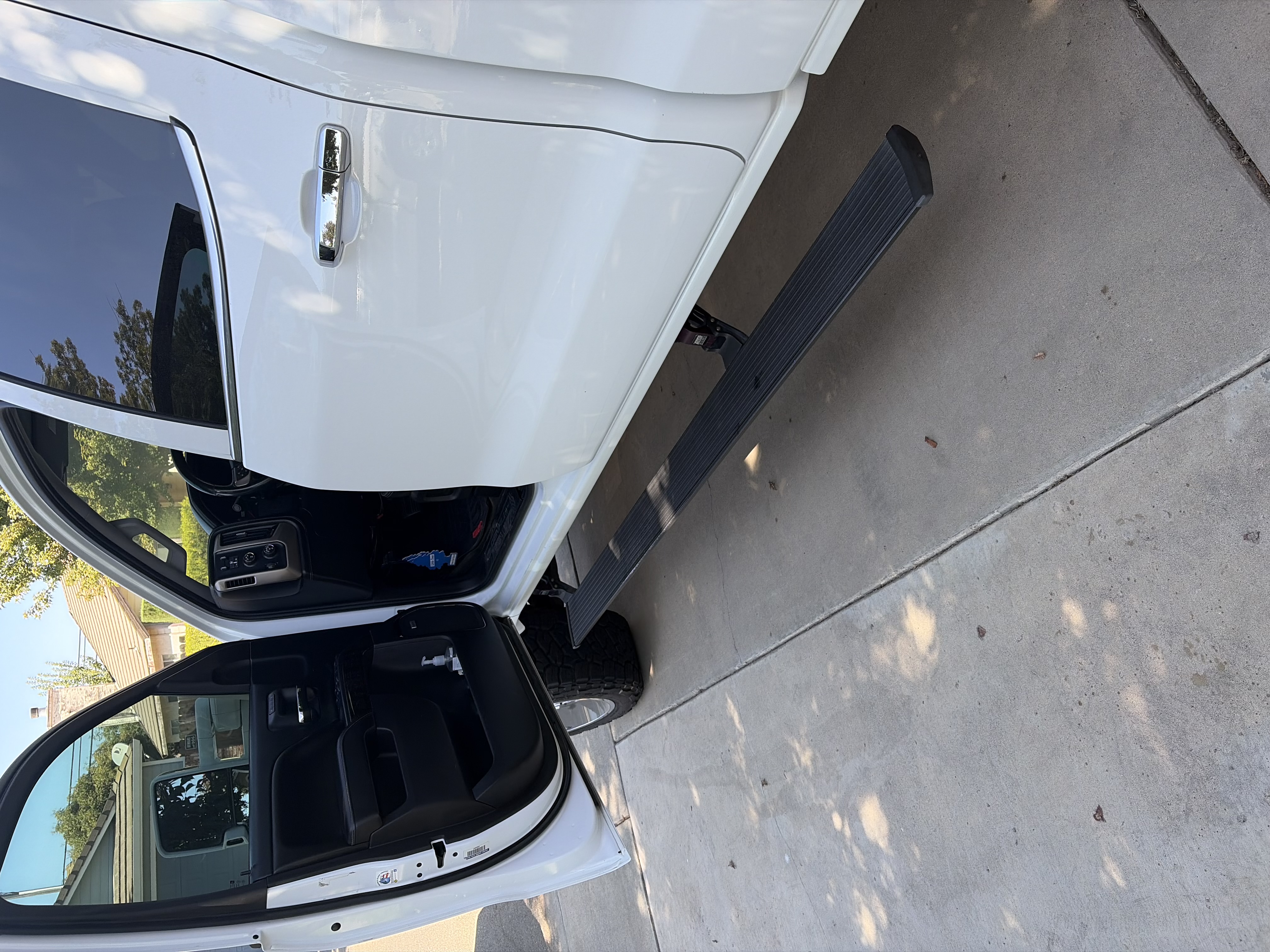 Used 2015 GMC Sierra 2500 Denali w/ Duramax Plus Package AWD/4WD image 2