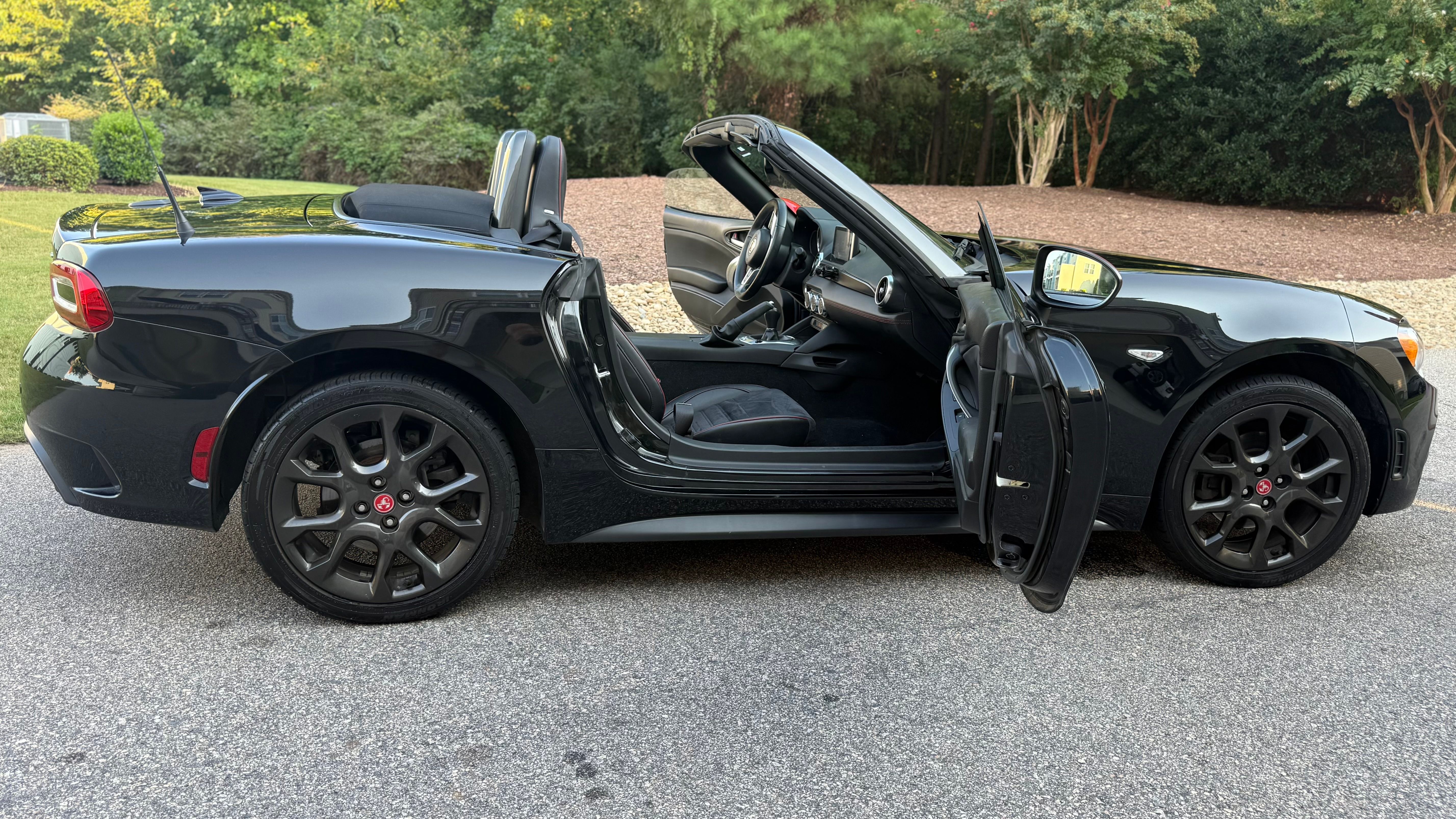Used 2020 FIAT 124 Spider Abarth w/ Convenience Group RWD image 1