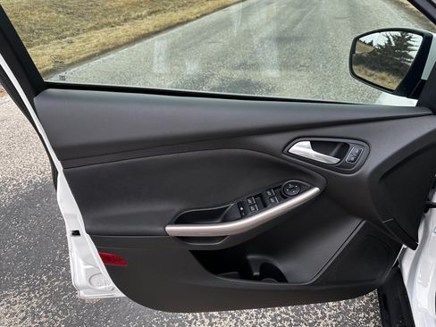 Used 2016 Ford Focus Titanium image 11