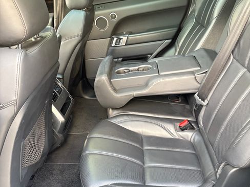 Used 2017 Land Rover Range Rover Sport SE image 10