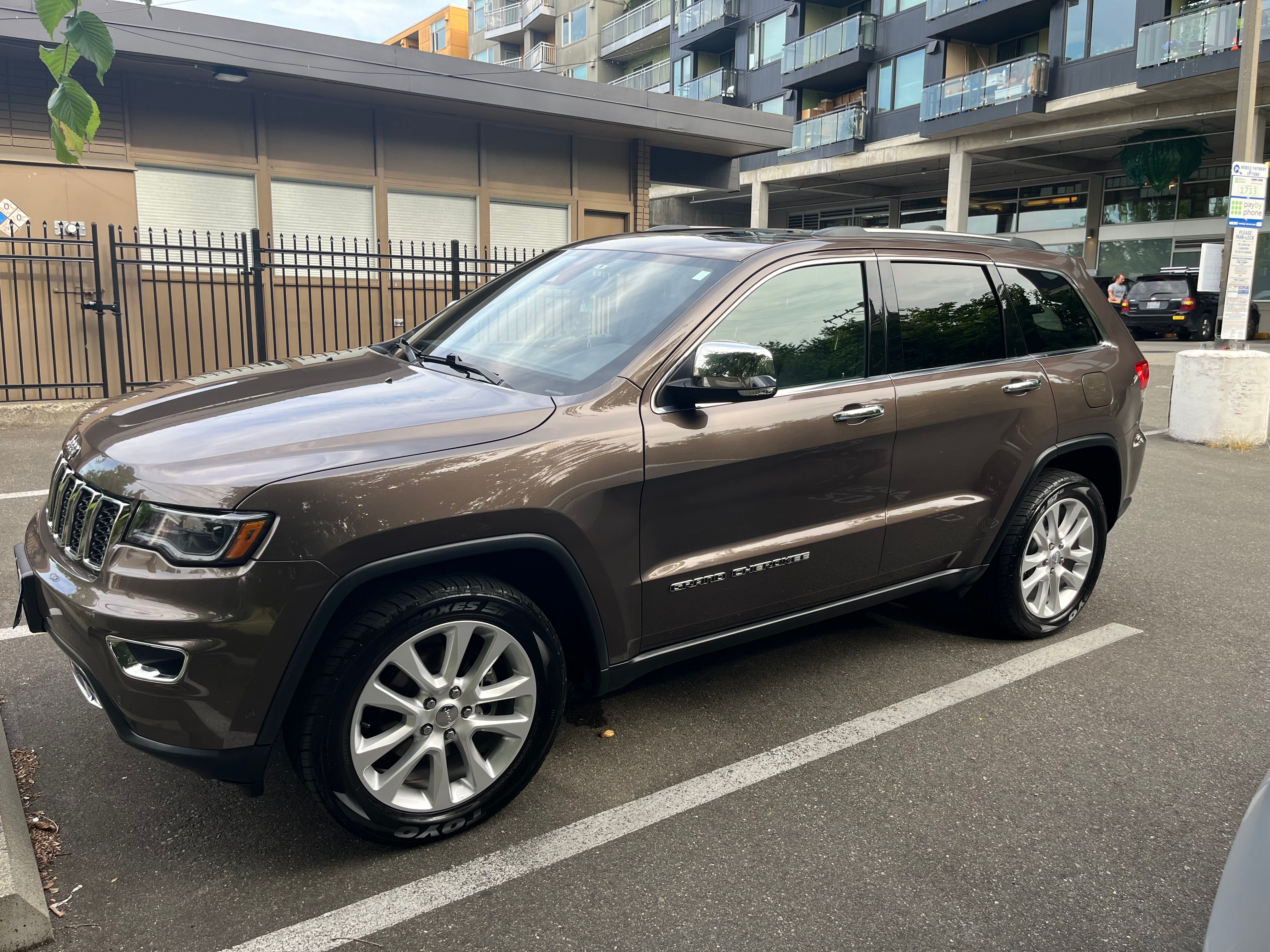 Used 2017 Jeep Grand Cherokee Limited w/ Luxury Group II AWD/4WD image 1