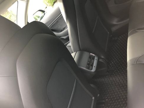 Used 2019 Tesla Model 3 image 11