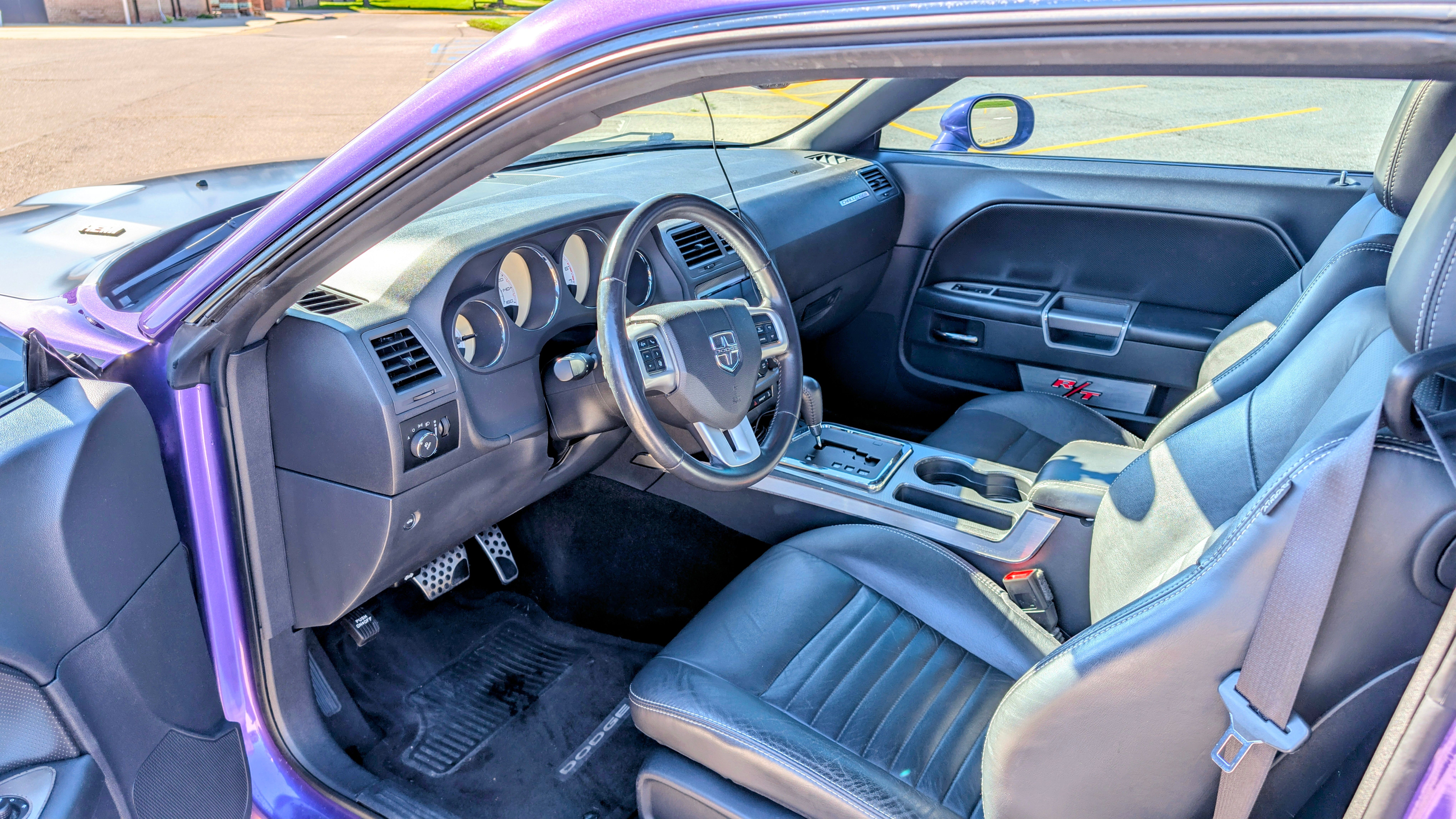 Used 2013 Dodge Challenger R/T RWD image 2
