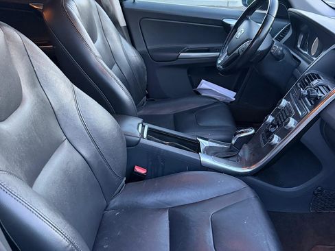 Used 2016 Volvo XC60 T5 Premier w/ Proximity Package image 6