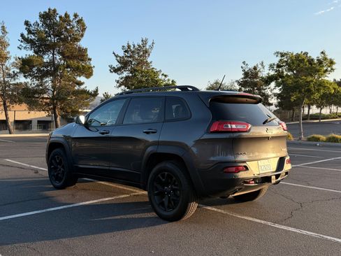 Used 2015 Jeep Cherokee Trailhawk w/ Comfort/Convenience Group AWD/4WD image 4