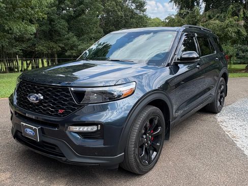 Used 2024 Ford Explorer ST w/ Equipment Group 401A AWD/4WD image 2
