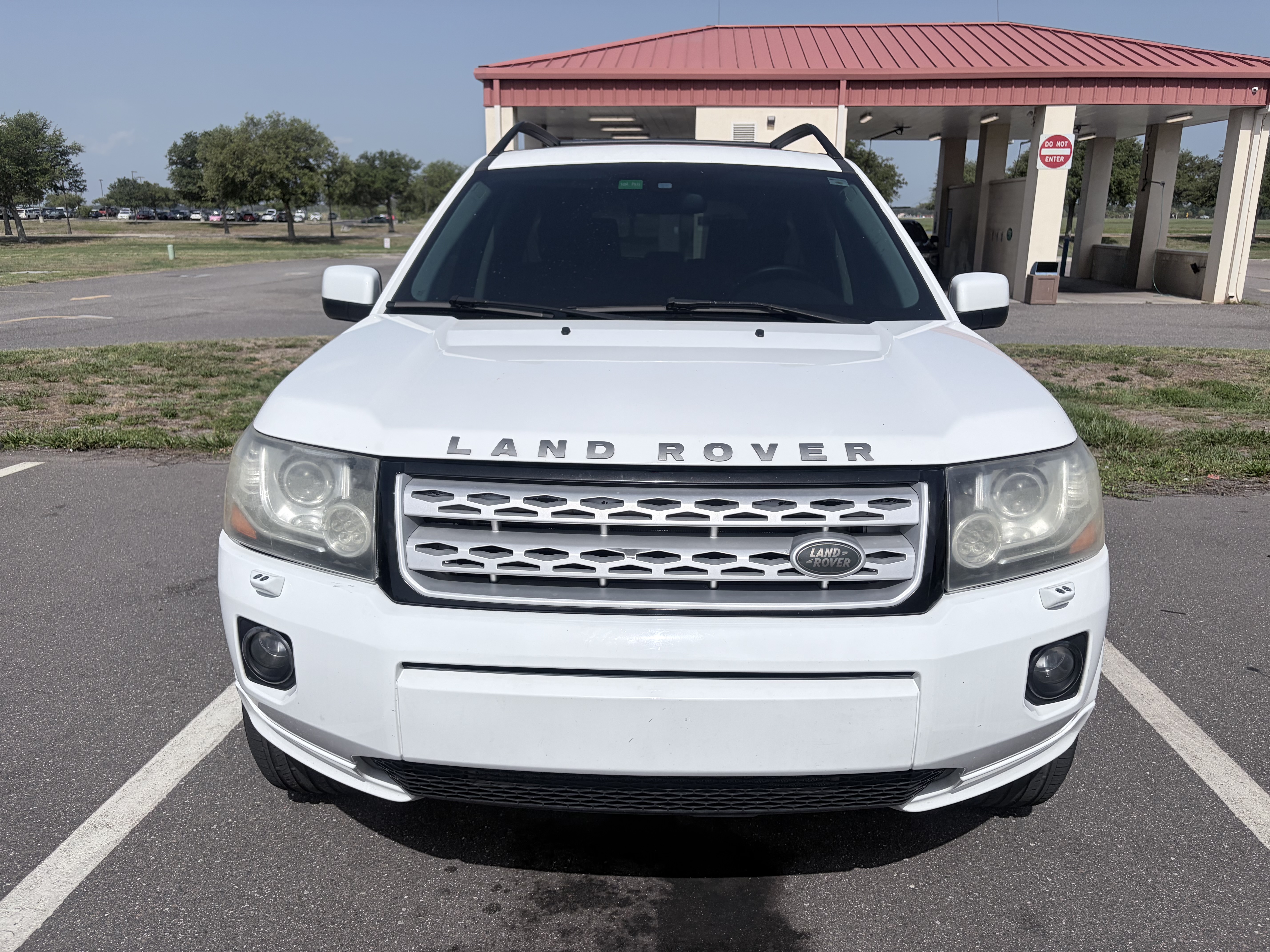 Used 2014 Land Rover LR2 HSE AWD/4WD image 1