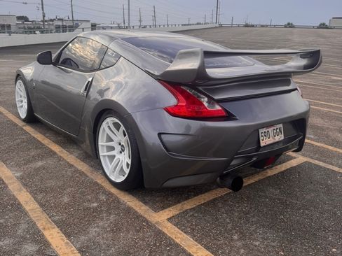 Used 2016 Nissan 370Z Coupe RWD image 2