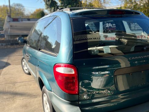 Used 2002 Dodge Caravan SE image 2