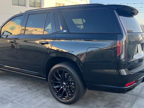Used 2023 Cadillac Escalade Sport Platinum w/ LPO, ONYX Package AWD/4WD image 5