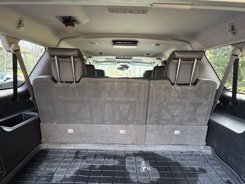Used 2018 Chevrolet Suburban LT image 20