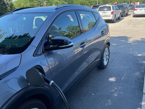 Used 2023 Chevrolet Bolt EUV LT w/ Driver Confidence Package FWD image 6