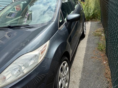 Used 2011 Ford Fiesta S FWD image 4