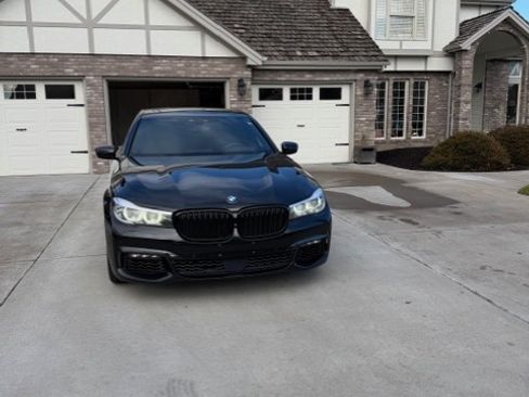 Used 2016 BMW 740i image 8