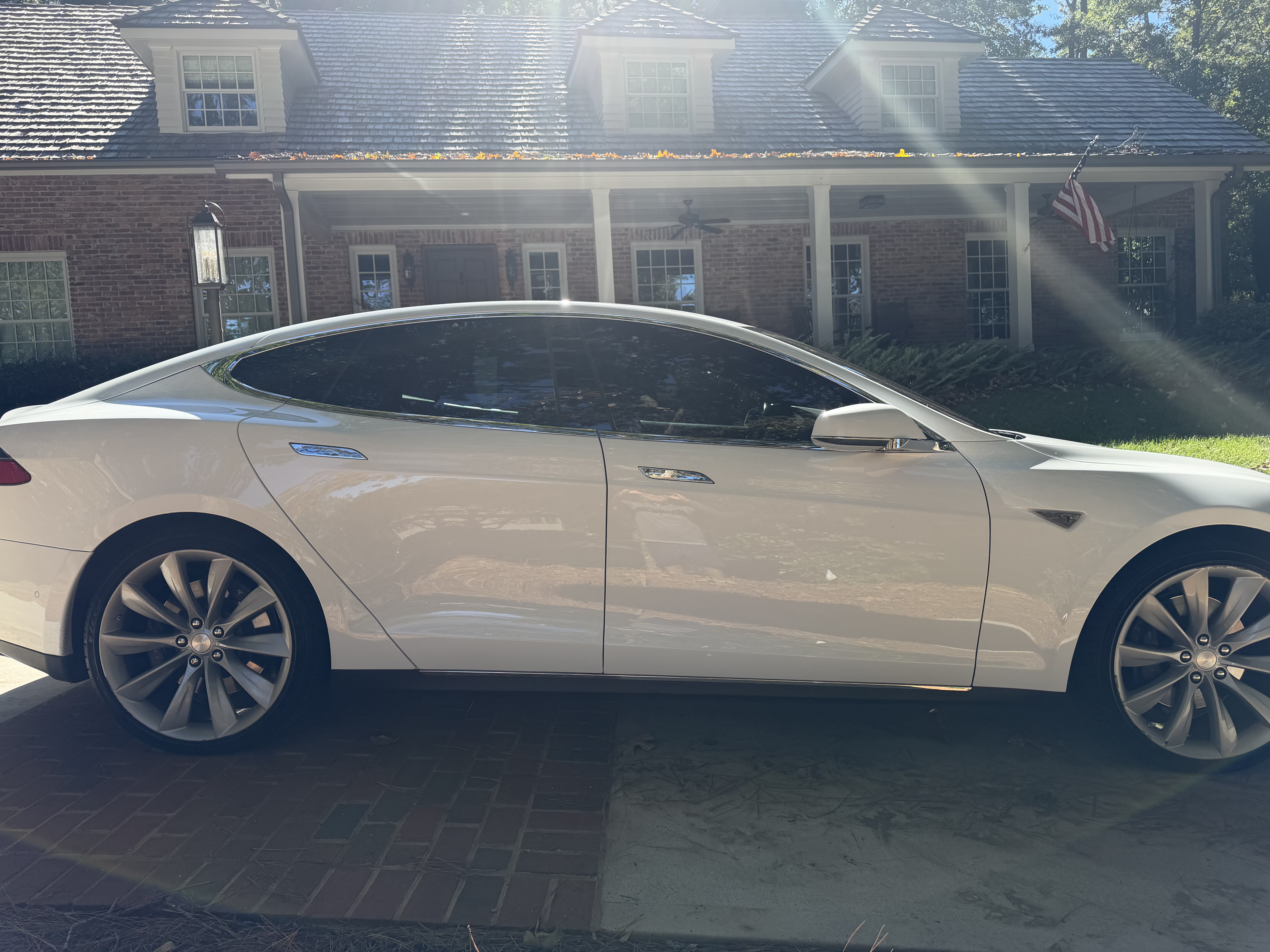 Used 2016 Tesla Model S 85 RWD image 4