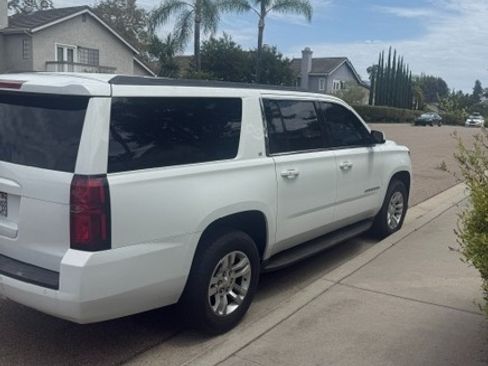 Used 2016 Chevrolet Suburban LT w/ Luxury Package RWD image 2